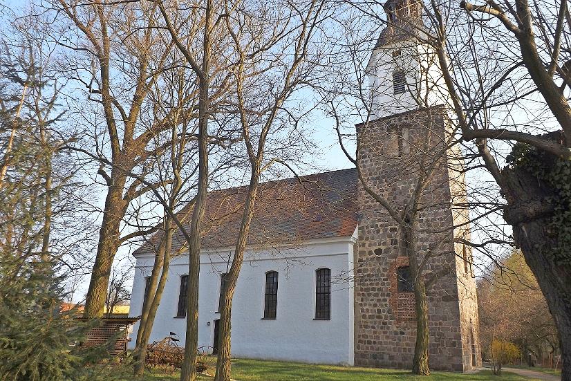 Evangelische Dorfkirche in Ogrosen - Foto: H. Kuschy