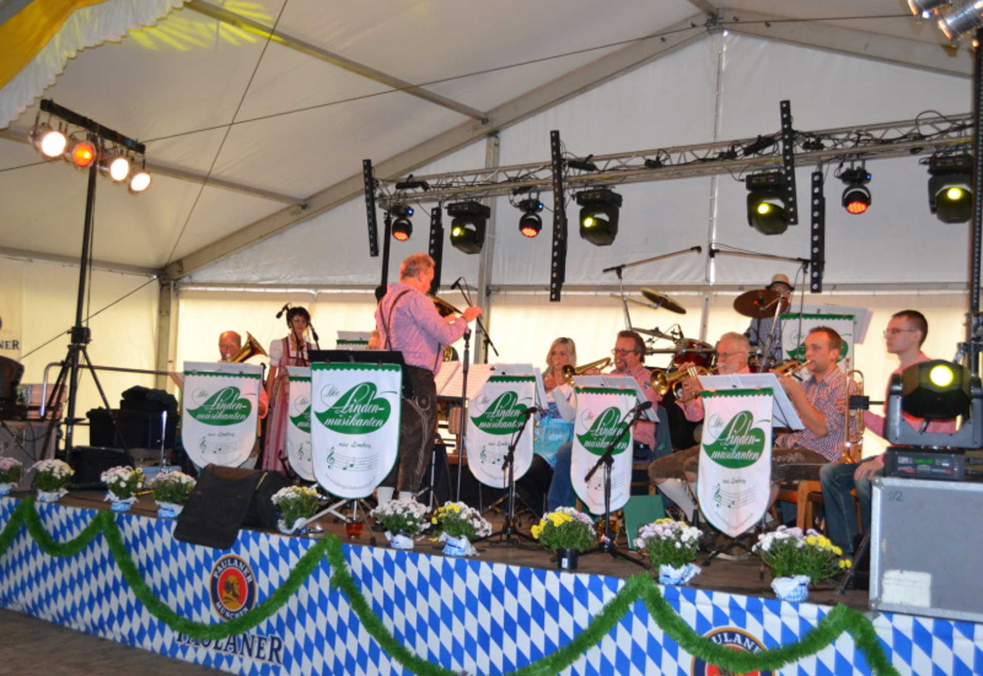 Die Limberger Lindenmusikanten beim Oktoberfest in Stradow - Foto: Heimatverein Stradow Spreewald e.V.